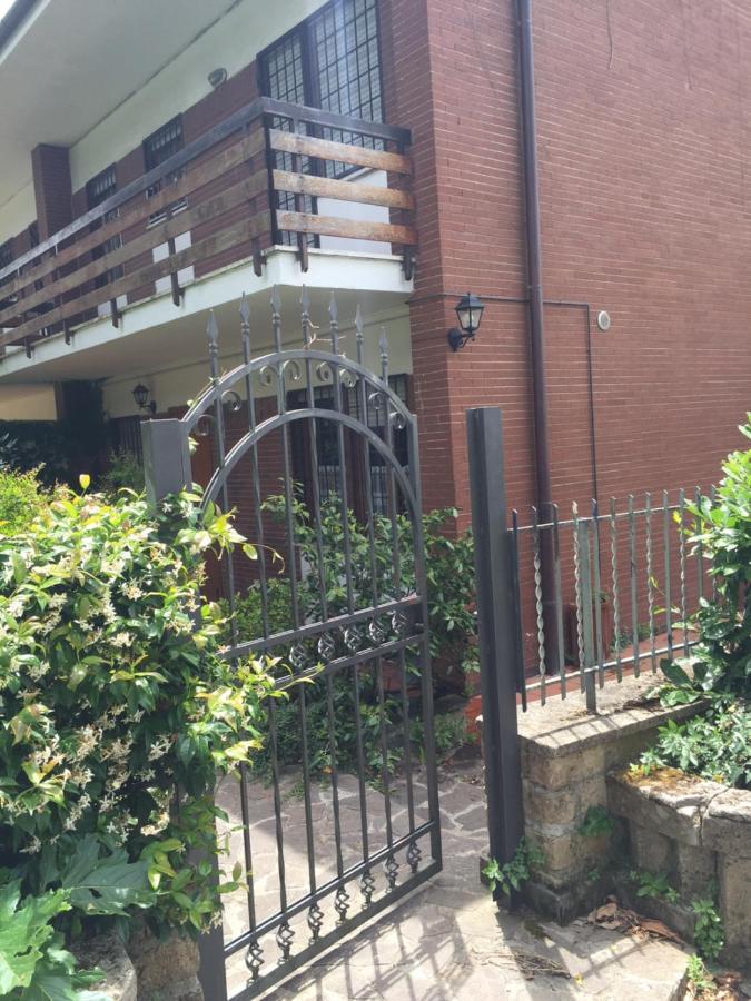 Spaziosa Villa Bifamiliare Campagnano Di Roma Exterior foto