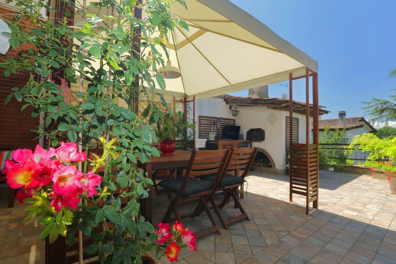 Spaziosa Villa Bifamiliare Campagnano Di Roma Exterior foto